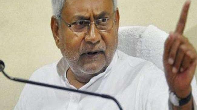 सड़क धंसने की वजह से बेली रोड बंद, जायजा लेने पहुंचे CM नीतीश