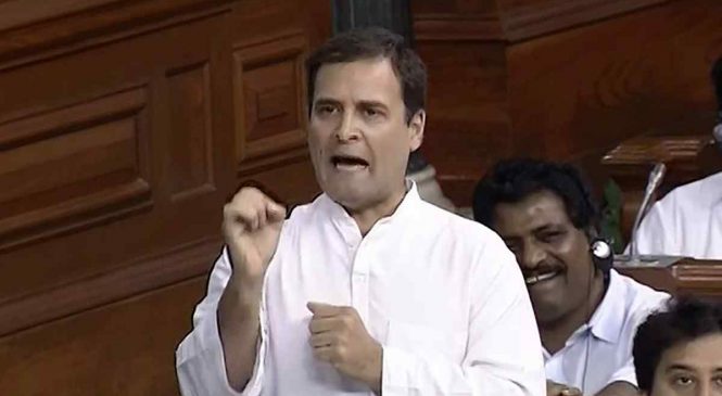 राहुल के वार के आगे बहुमत के बावजूद बेचैन दिखी मोदी सरकार