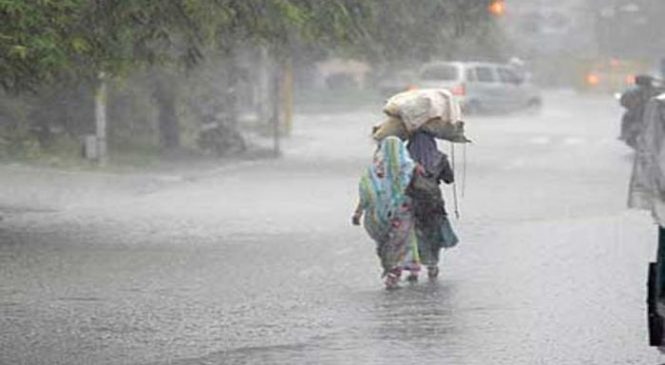 दिल्ली-NCR में बारिश से लोगों को राहत, UP में अगले 5 दिन बारिश के आसार