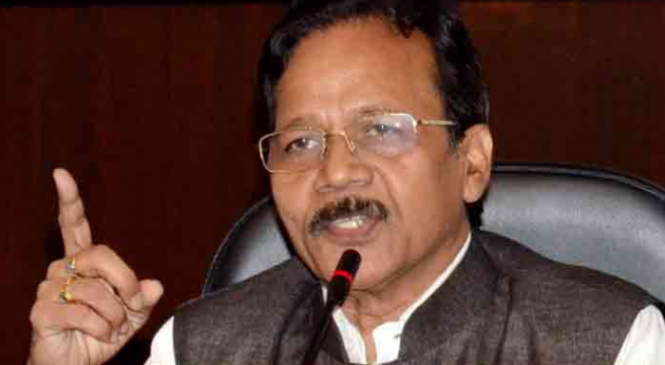 मंत्री के पीए पर रिश्वत का आरोप, अफसर की पिटाई, विपक्ष ने किया सरकार पर हमला