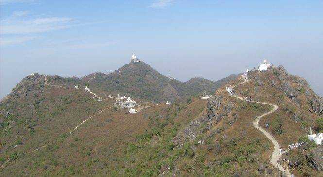 सम्मेत शिखरजी को पर्यटन स्थल बनाने का विरोध