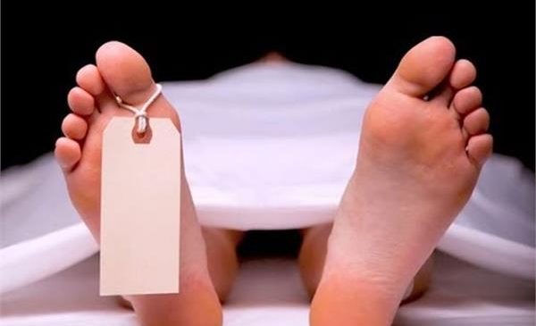 पति-पत्नी बनकर साथ रहती थीं दो लड़कियां, कमरे में मिली लाश