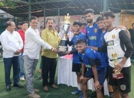 कुर्ला में साई मांदळे द्वारा आयोजित फुटबॉल चषक में उमड़ा युवाओं का उत्साह